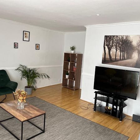 Lovely 2 Bedroom Apartment With Parking Space London Exterior photo